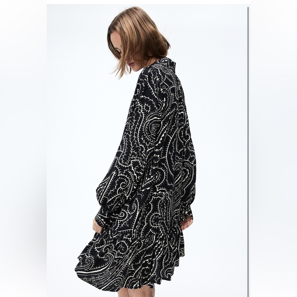 H&M Black and White Graphic Long Sleeve Dress - Picture 2 of 12